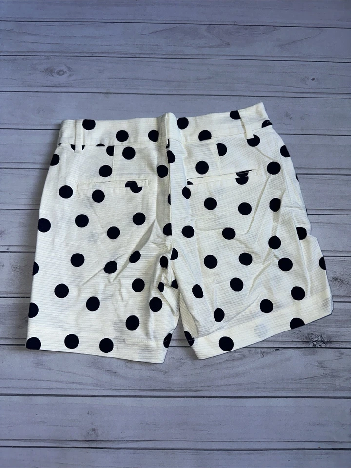 Pantalones cortos a lunares Ann Taylor Mud Rise Foto 2 de 3
