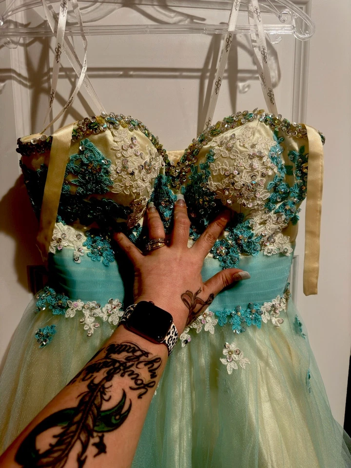 Vestido de fiesta talla grande Foto 2 de 4