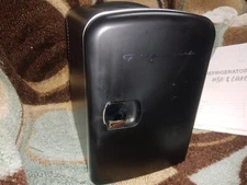 Frigidaire BLACK Mini Portable Fridge Cooler 4-Liter With AC and DC cable NEW