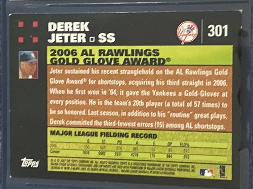 Guante de oro Derek Jeter 2007 tarjeta base de béisbol Topps #301 - Imagen 2 de 2