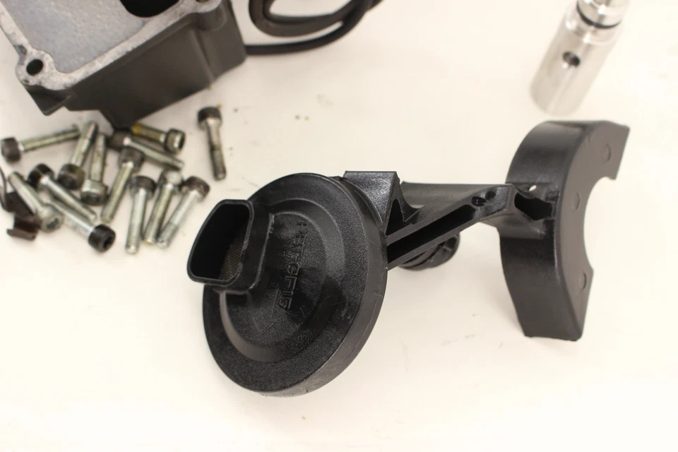 2007 YAMAHA FZ6 ENGINE MOTOR BOTTOM OIL PAN COVER PICK UP 4S8-13400-00-00 - Изображение 3 из 4