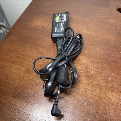 Toshiba ADPV16A AC Adapter Power Supply Portable DVD SD-P 12V 2A Yellow Tip Plug
