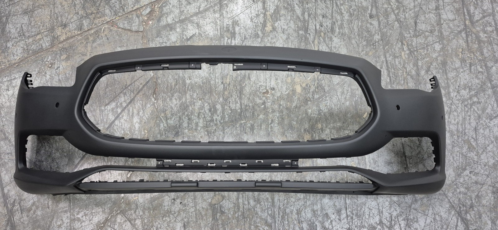 2018 2019 2020 MASERATI QUATTROPORTE FRONT BUMPER COVER OEM