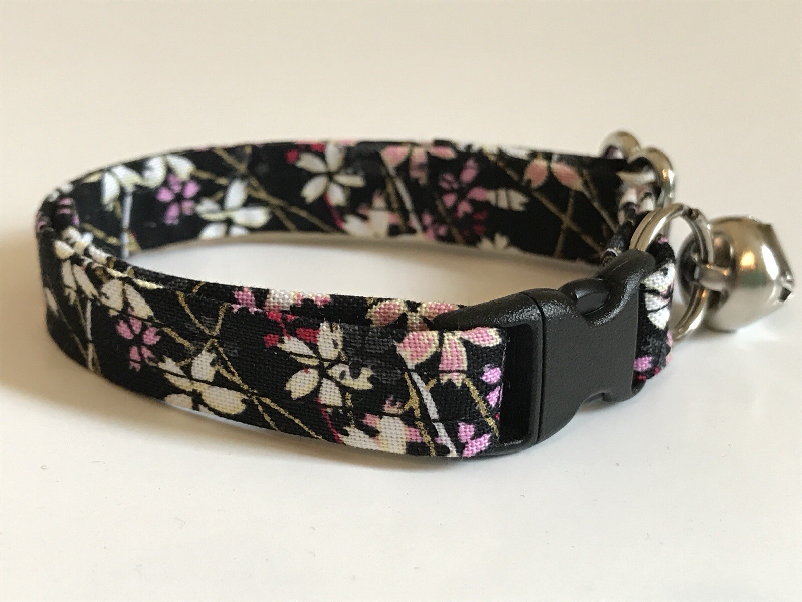 ORIENTAL FLOWERS ON BLACK PRINT ADJUSTABLE BREAKAWAY CAT  COLLAR