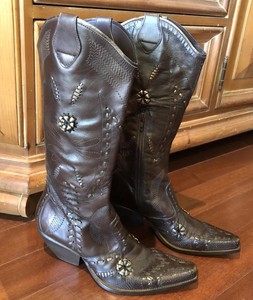 bcbg western boots