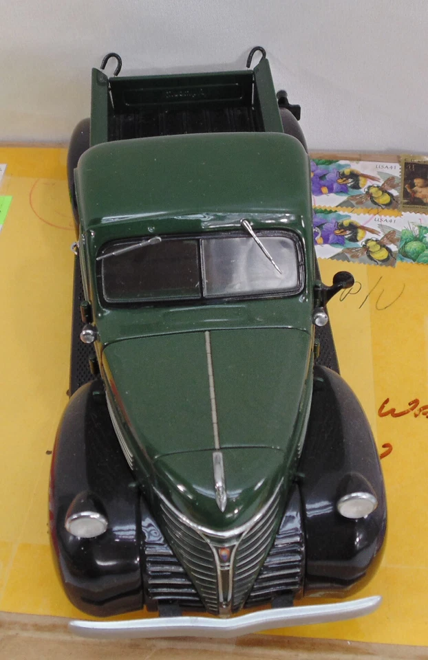 Danbury Mint 1941 Plymouth пикап зеленый и черный PT125 4112 1/24 литой - Изображение 4 из 4