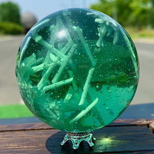286G Transparent green crystal ball with feather crystal mineral sphere - 第 1/24 張圖片