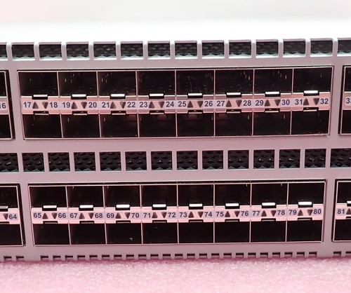 Arista DCS-7050SX2-128-F 7050X2 96x 1/10GbE SFP + 8x 40GbE QSFP + commutateur de port F2B - Photo 4/8
