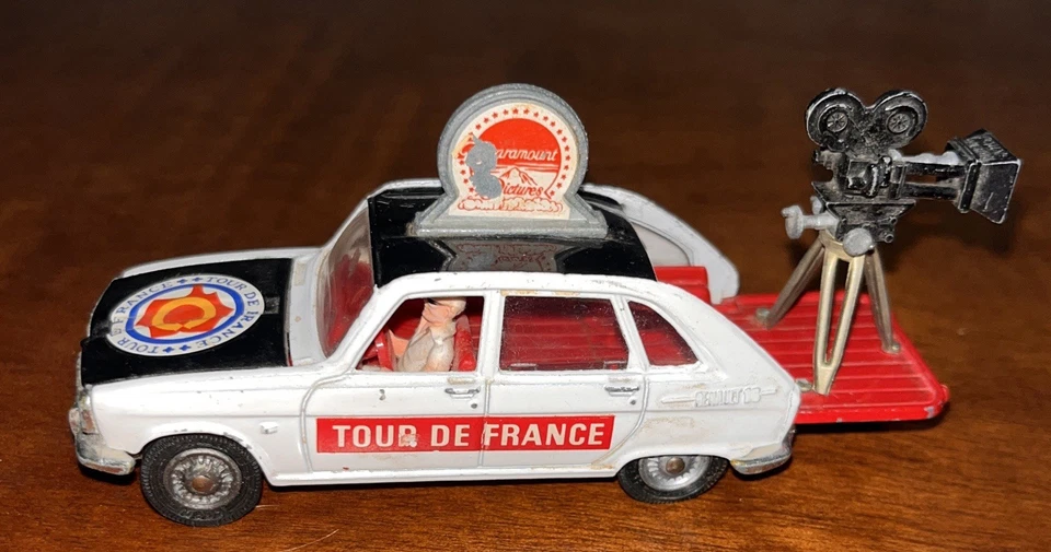 Vintage Corgi Toys RENAULT 16TS ~ TOUR DE FRANCE Paramount Filming Team - Image 4 of 4