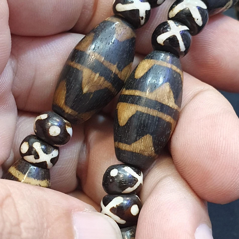 Burmese Pumtek Petrified Wood Bead Necklace: South Asian Dzi Patterns - Image 4 of 4