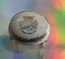 Boite à bibelots en porcelaine sur pieds SOMMET DES PIQUES PIC-I MADE IT. Souvenir d'escalade 