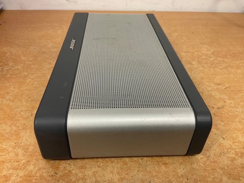 Bose SoundLink Bluetooth Speaker III Portable Wireless Audio - Image 2 of 4