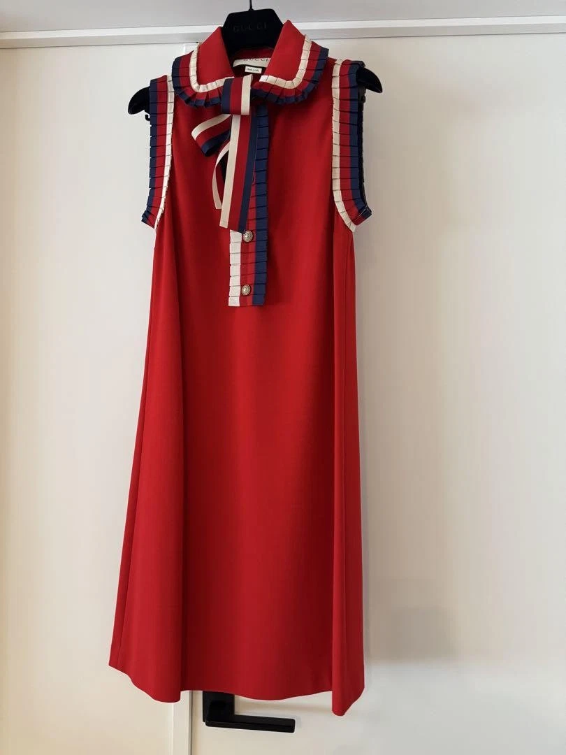 Autentico abito Gucci rosso lunghezza ginocchio lunghezza 91 cm senza maniche tutte le stagioni