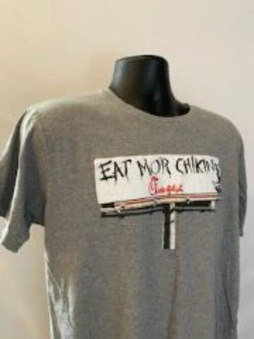 Camiseta Chick-fil-a Eat More Chikin usada grande Foto 3 de 4