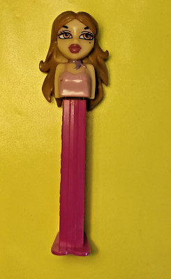 Yasmine (Bratz Puppen) - PEZ Süßigkeitenspender - 5,9 Patent