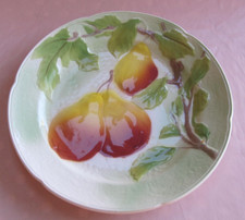 Assiette en barbotine faïence de Saint Clément poires