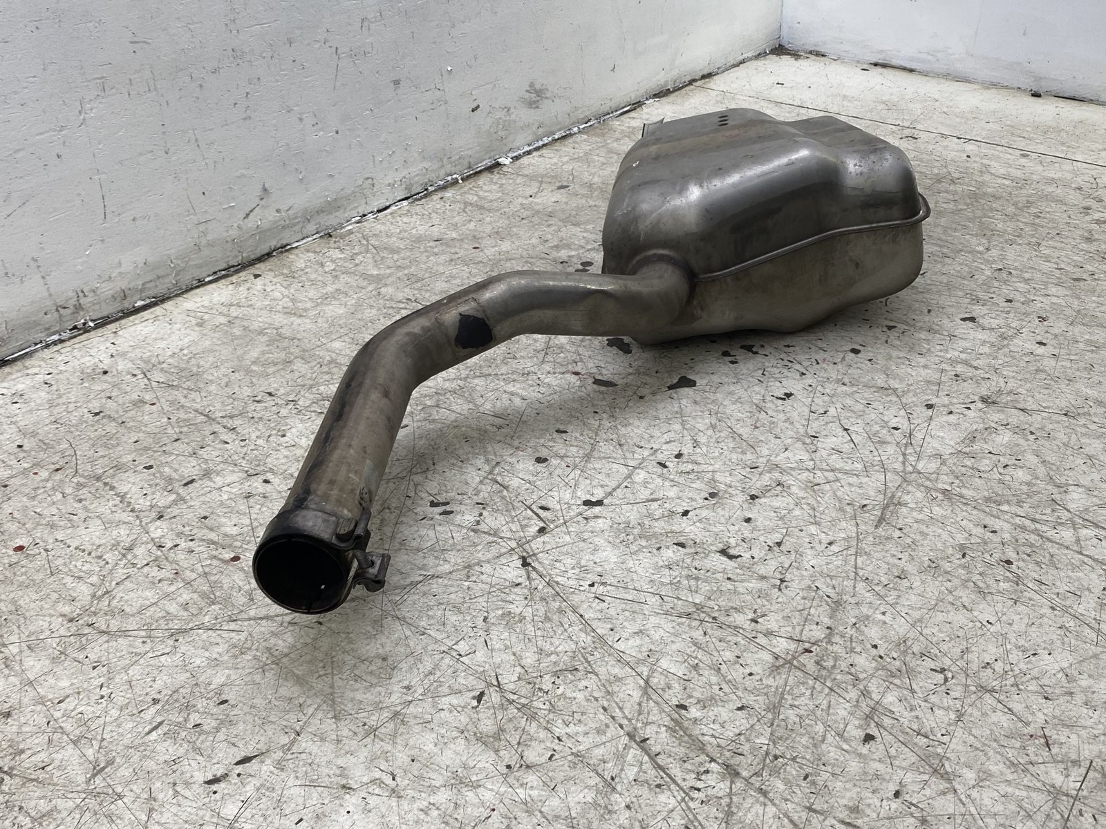 2014-2018 BENTLEY FLYING SPUR AWD 4.0L V8 REAR RIGHT SIDE EXHAUST MUFFLER PIPE