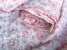 Ballen alter Nadeldruck weiss/rot Blüten  7,00/0,74  Meter ca: um 1940