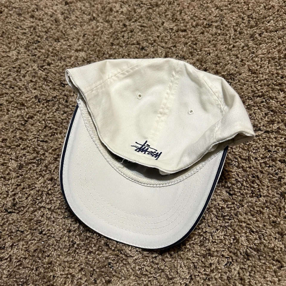 Gorra/sombrero vintage Stussy S Logo FlexFit - blanco/negro patente de EE. UU. Foto 3 de 4