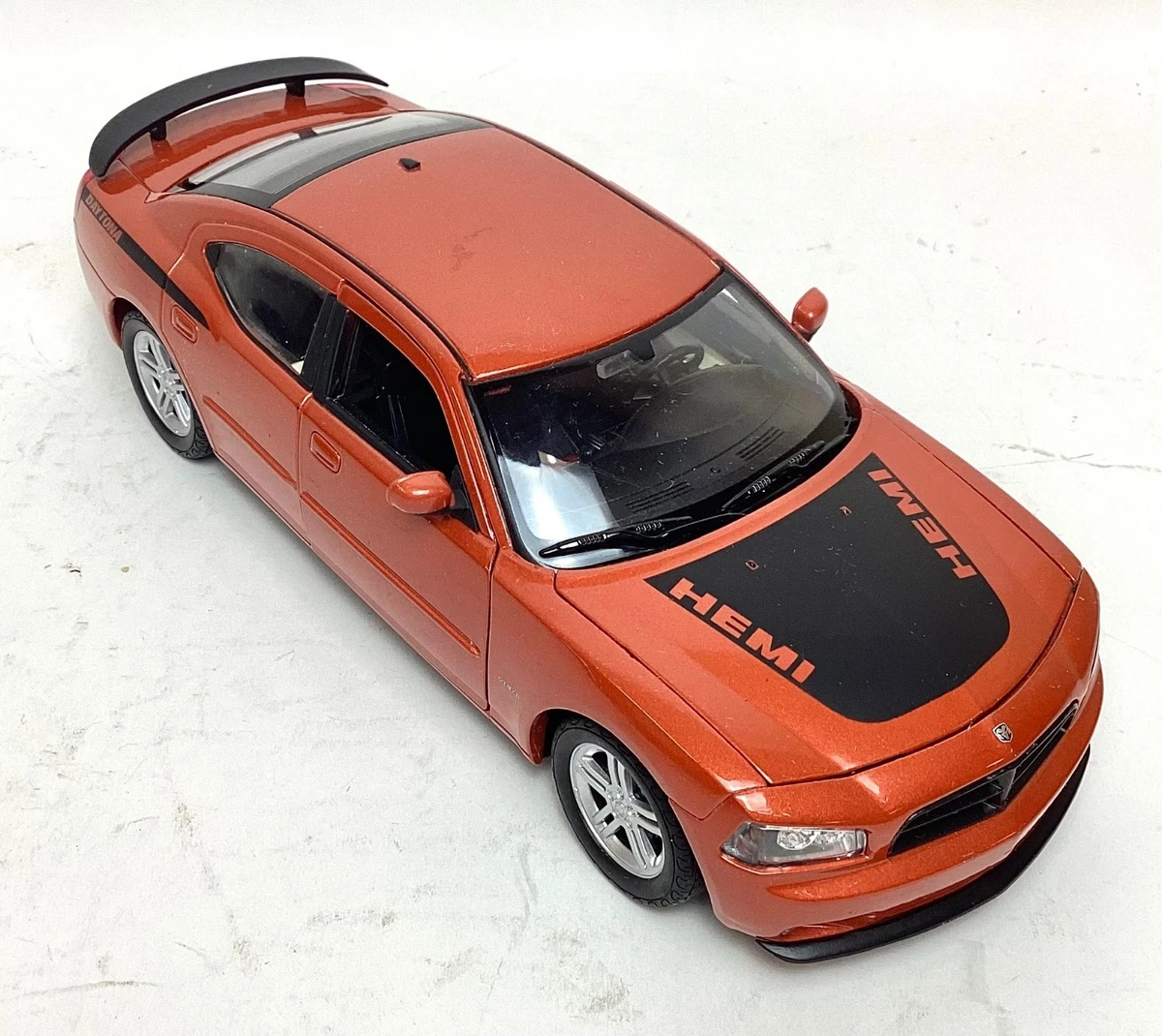 Miniature Welly Dodge Charger R/T 2016 – Rouge, échelle 1/24