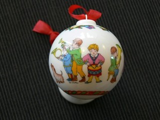 Hutschenreuther Weihnachtskugel Jahr 2001 sehr guter Zustand Ohne Verpackung