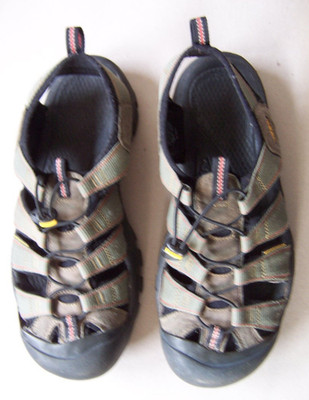 He-Sandalen KEEN US Gr. 11,5 (45,5); grau; Zehenschutz; waterproof; kl. Fehler