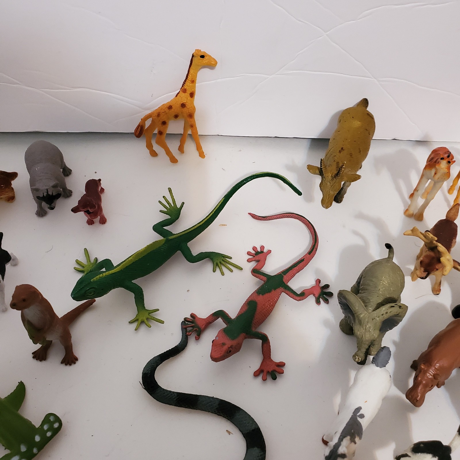 HUGE MASSIVE LOT of 100++ Safari Zoo Plastic Miniature Figurine Figures Animals