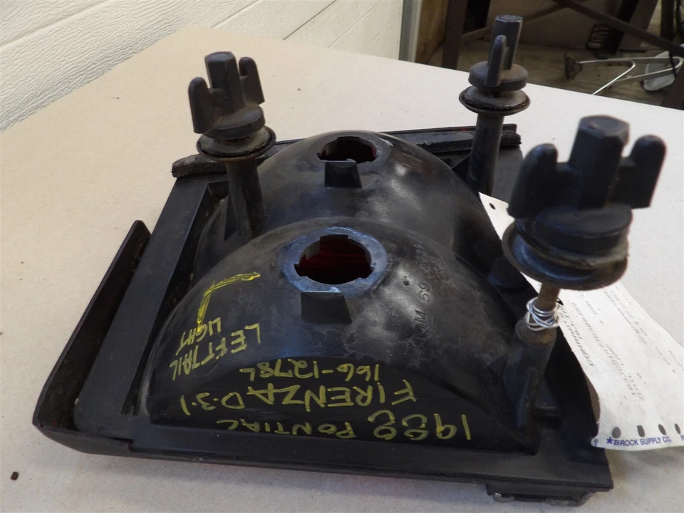 LH DRIVERS SIDE TAILLIGHT ASSEMBLY 1987-1988 OLDSMOBILE FIRENZA 2 / 4 DOOR - Image 4 of 4