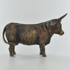 HIGHLAND COW BY HARRIET GLEN BRONZE EFFECT FINISH WITH GREAT DETAILS.