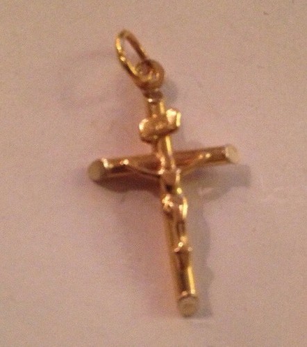14K Gold Jesus On Cross Pendant A69 - 第 1/12 張圖片