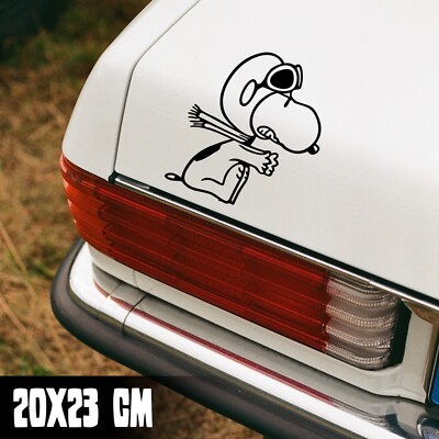 AUTO AUFKLEBER ''SNOOPY FÄHRT'' 20x23CM PEANUTS STICKER FUN JDM TUNING #0193