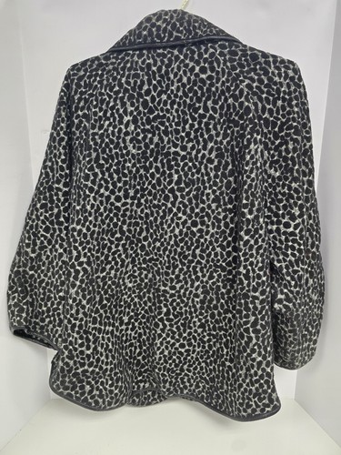Chico’s Size 3 or XL Black Leopard Short Coat with Faux Leather Trim - Bild 4 von 4