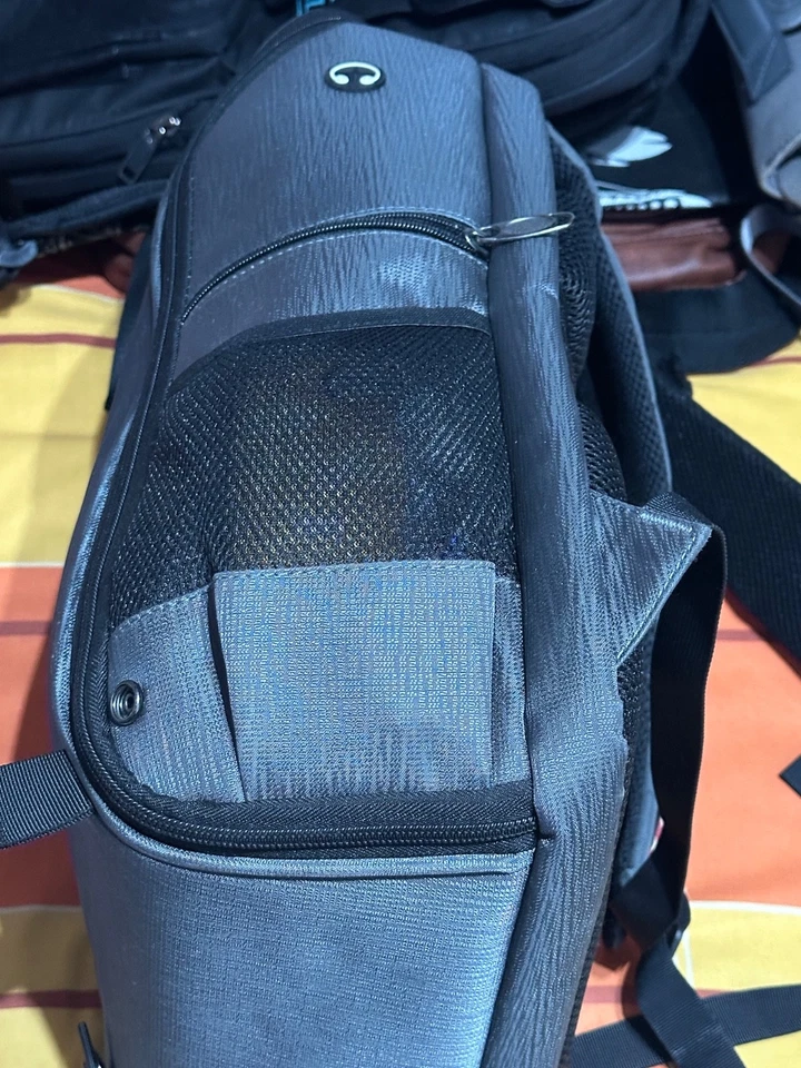 Dron DJI FPV Combo con múltiples accesorios, color negro y con protección. - Imagen 3 de 4