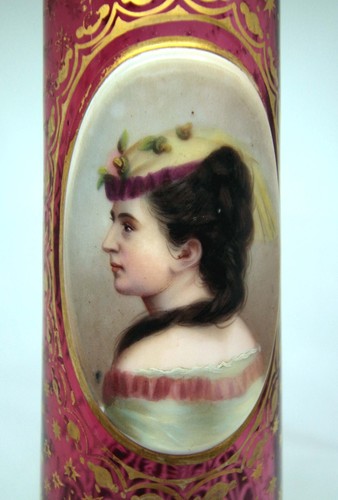 PRETTIEST 19THC ANTIQUE VICTORIAN BOHEMIAN CRANBERRY GLASS PORTRAIT VASE - Picture 3 of 17