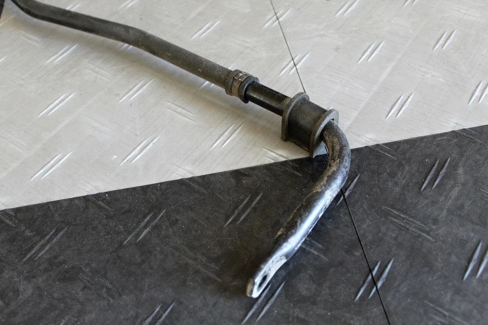 1993-1995 MAZDA RX7 FD OEM FRONT SWAY STABILIZER BAR BRACE FD3 Bushing - Image 3 of 3