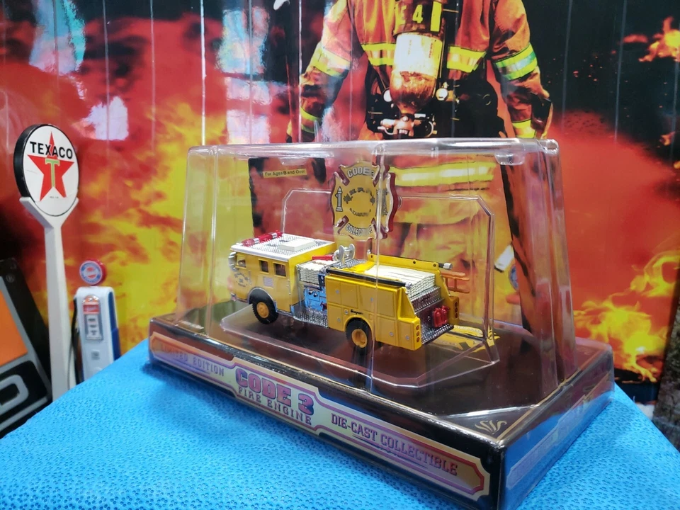 Code 3 City of Honolulu Seagrave Pumper E-1 BEAUTIFUL VERY NICE FIRETRUCK 👌 👍  - Image 2 of 4