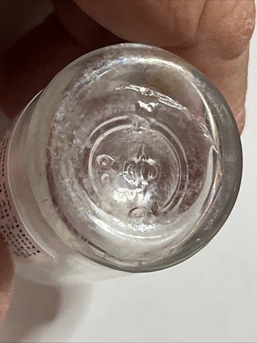 Small Vintage Bottle Born In 1930 In Gas City Indiana @ Owen’s Illinois Glass Co - Picture 7 of 7