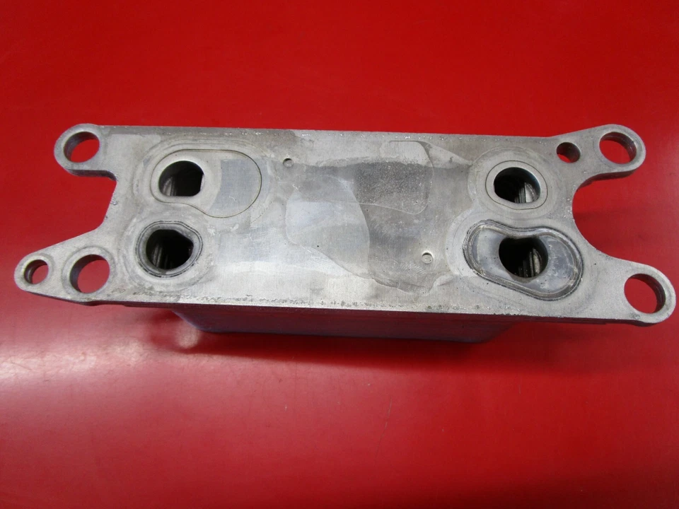 Dodge Challenger 2012 3,6 L V6 enfriador de aceite de motor #1650-102-301-E usado buen fabricante de equipos originales Foto 2 de 4