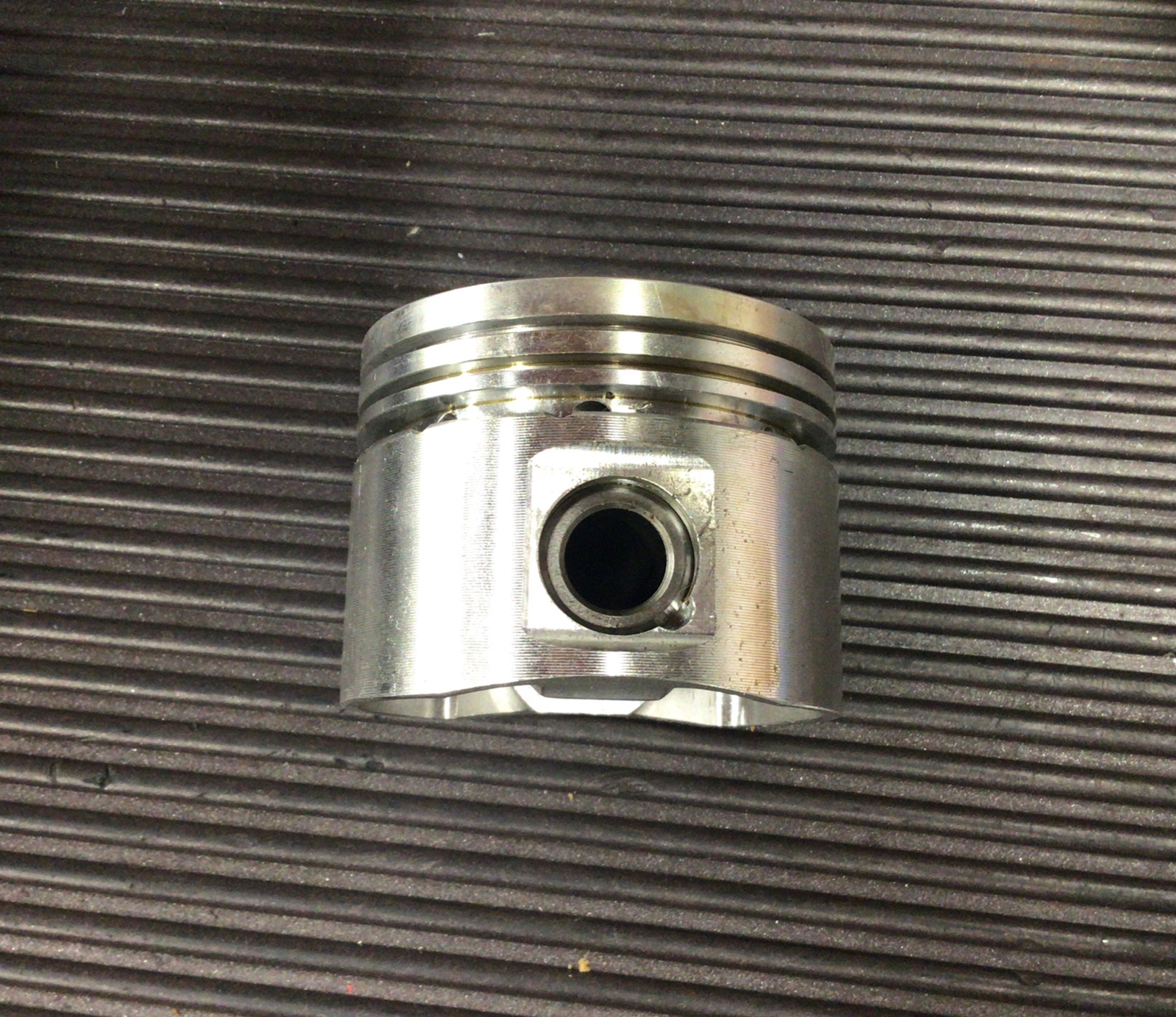 Ferrari 166 Pistons / Light Use / With Pins And Rings