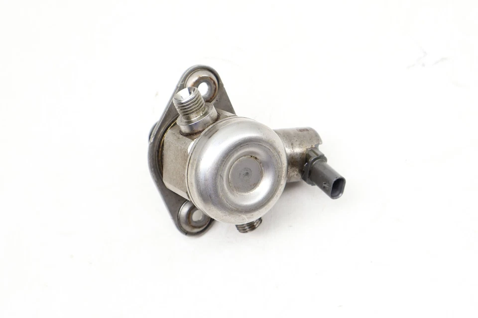 BMW 640I 2013-2019 Gran Coupé - Bomba de combustible de alta presión / HPFP 8604231 Foto 3 de 4