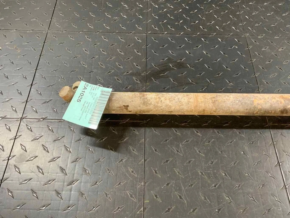 11-19 Silverado 3500HD Front Drive Shaft for 6.6L TD AT 6 Speed Allison 4x4 Foto 2 de 4