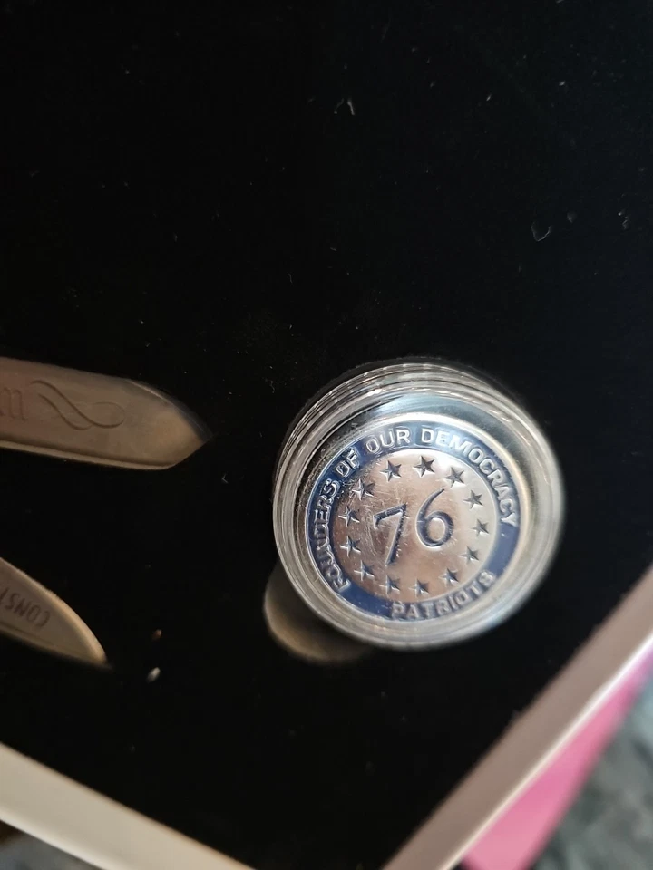 Rough Rider Patriots Democracy Founder Pocket Knife with Collector's Coin Set - Image 2 of 4