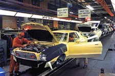Ford Mustang 1974 final assembly in Ford factory press photograph photo
