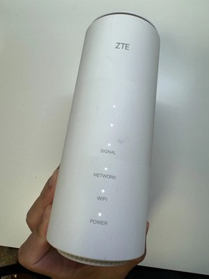 ZTE HyperBox 5G LTE Router - Weiß (MC801A)-unlocked