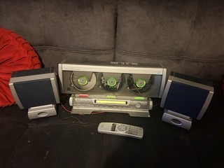 Emerson MS3100 3 Disc CD Player AM/FM Stereo Wall Mountable READ DESCRIPTION
