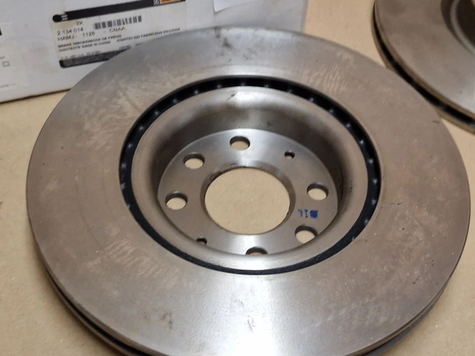 Omnicraft Vented 284mm Front Brake Discs For Vauxhall Corsa D 2006-2014 2134014 - Image 3 of 4