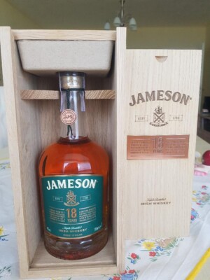 Jameson 18 Jahre alte Abfüllung in Holzbox, nicht für den dt. Markt bestimmt