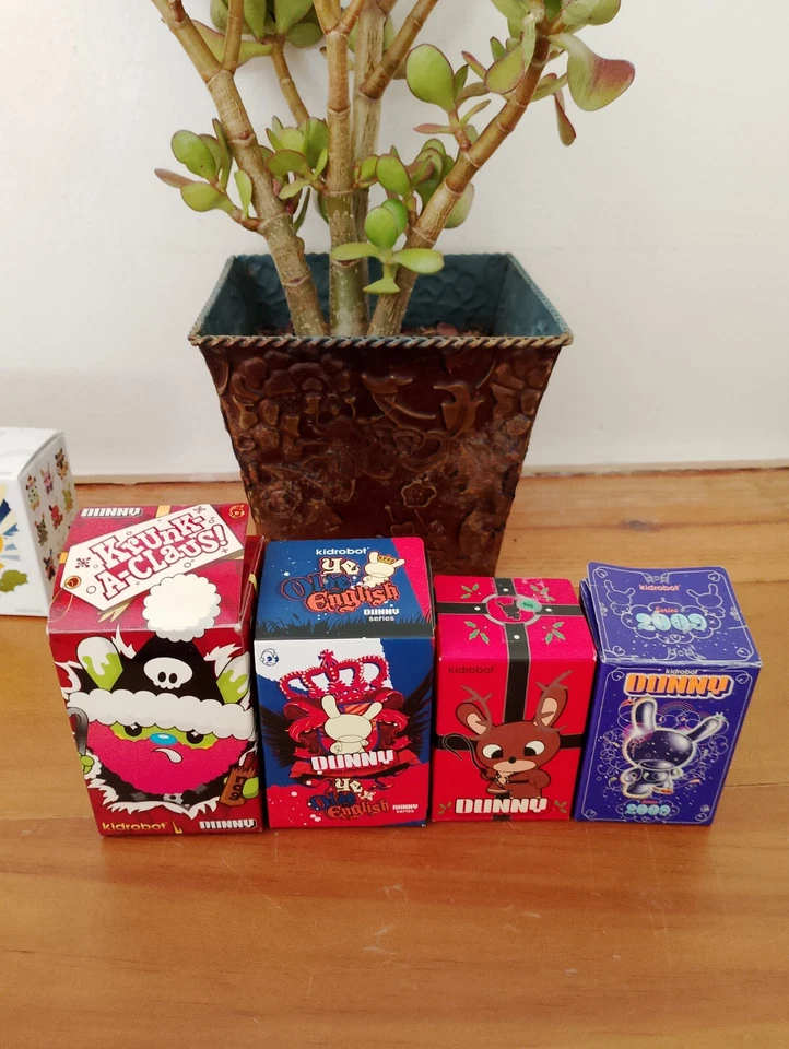 DUNNY 3" 2009 SERIES SET Of 8 BLIND BOX KIDROBOT COLLECTIBLE FIGURES Mix. - Image 3 of 4