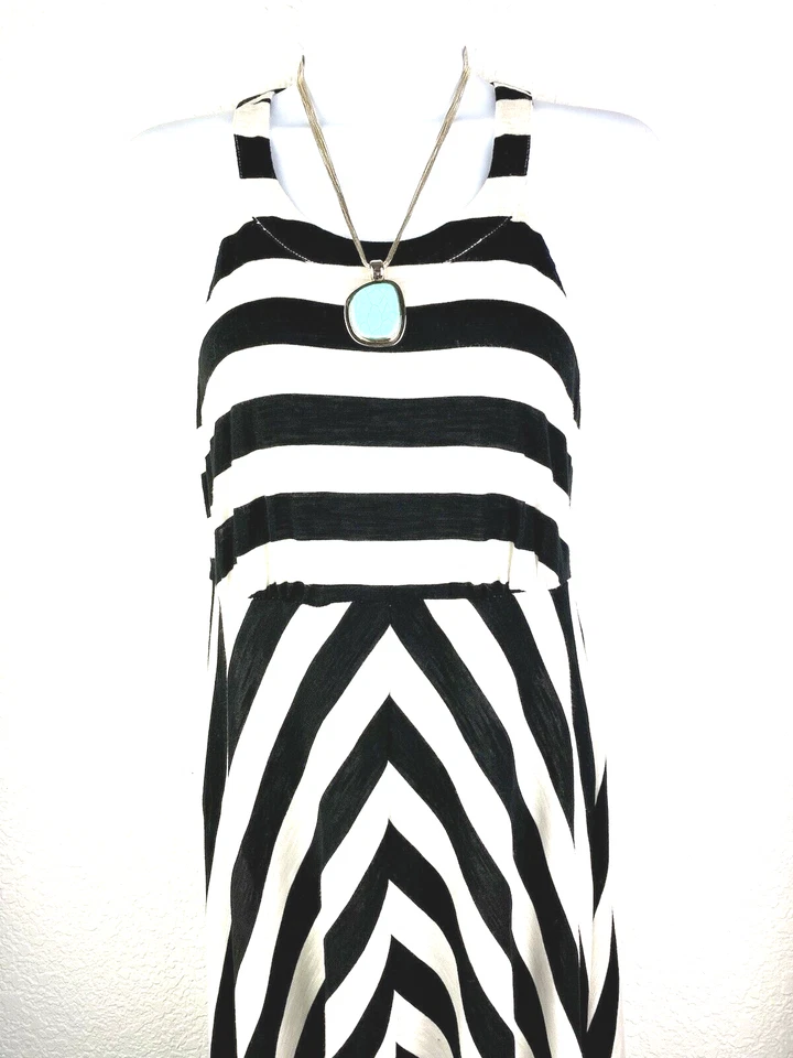 Maxi Vestido INC International Concepts Rayas Negro y Crema Mezcla Rayón Talla Pequeña Foto 2 de 4