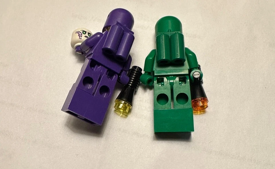 LEGO Lot Of 2 Classic Spaceman: Purple And Dark Green With Space Belt / Airtank - Image 2 of 2